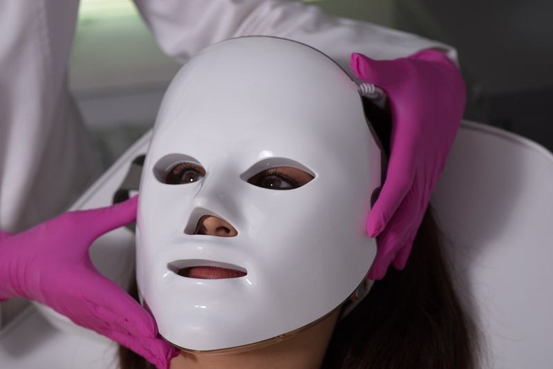 Masca faciala cu LED - Elimină Ridurile? Vezi Comentariile Utilizatorilor